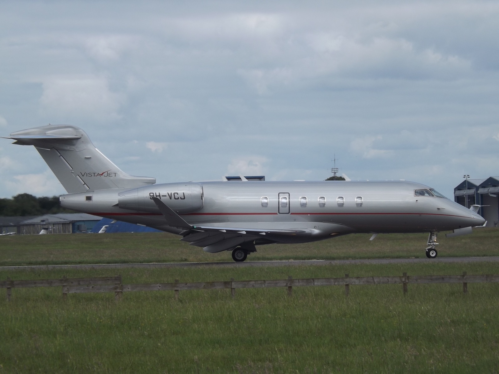 Bombardier Challenger 350: характеристики, дальность, салон