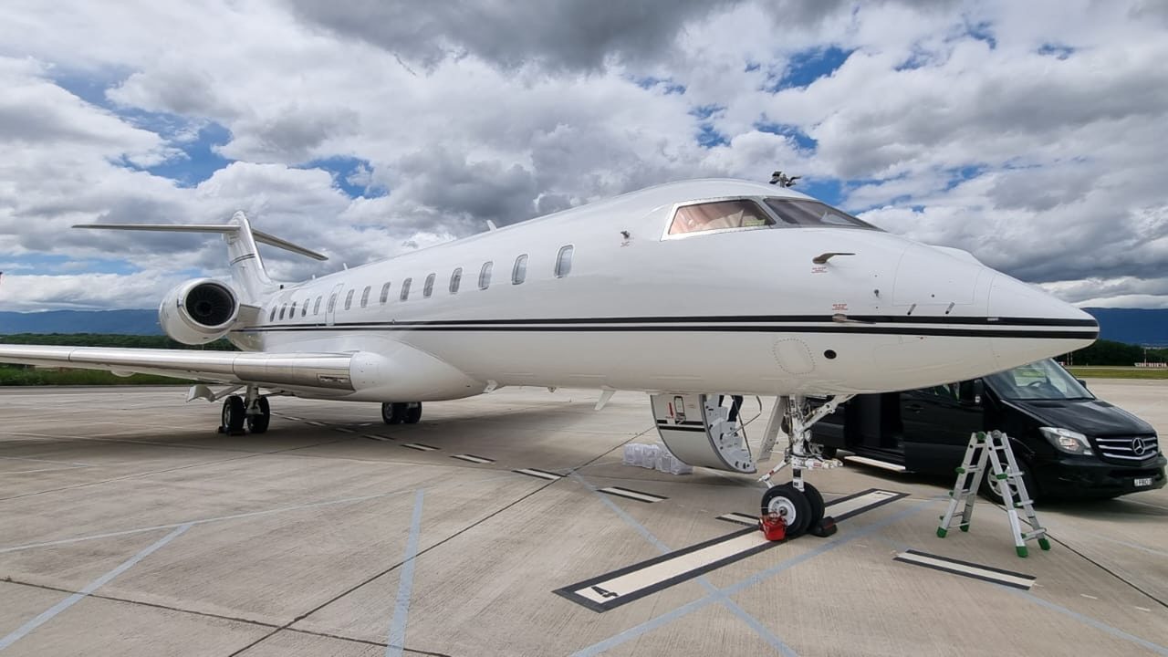 Bombardier Challenger 650: specifications, range, cabin
