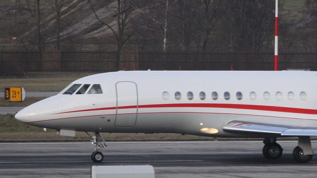 Сколько стоит Falcon 900: цена и содержание