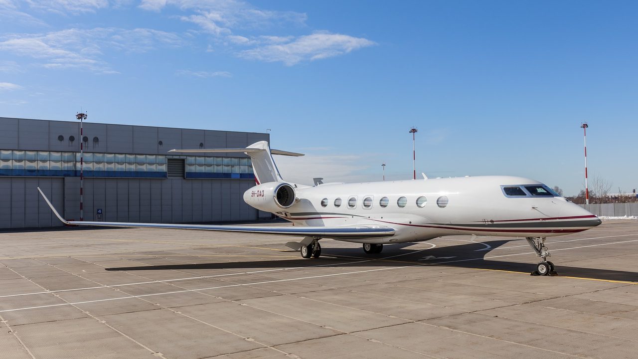 Insuring a business jet: what the owner pays for and what the policy covers
