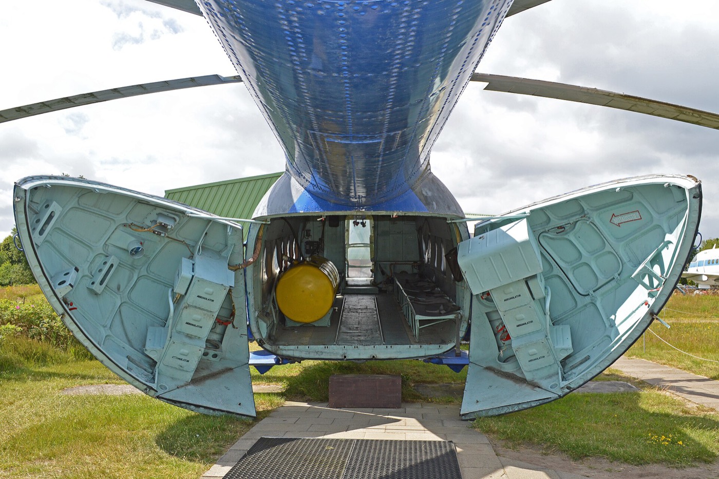 Миль Ми-8 (ТВ2-117) — салон