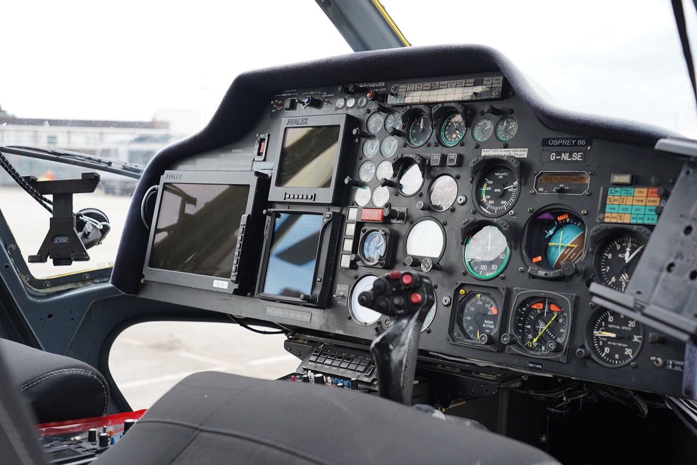 Airbus AS355 Ecureuil 2 (TwinStar) — салон