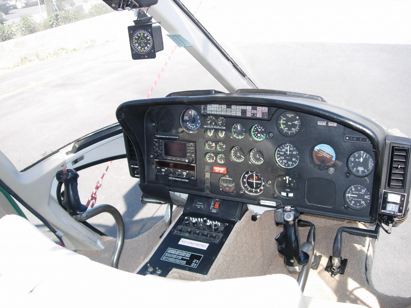 Airbus AS355 Ecureuil 2 (TwinStar) — салон