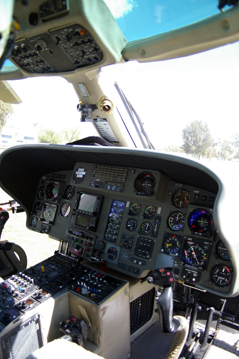 Airbus AS365 Dauphin 2 — салон