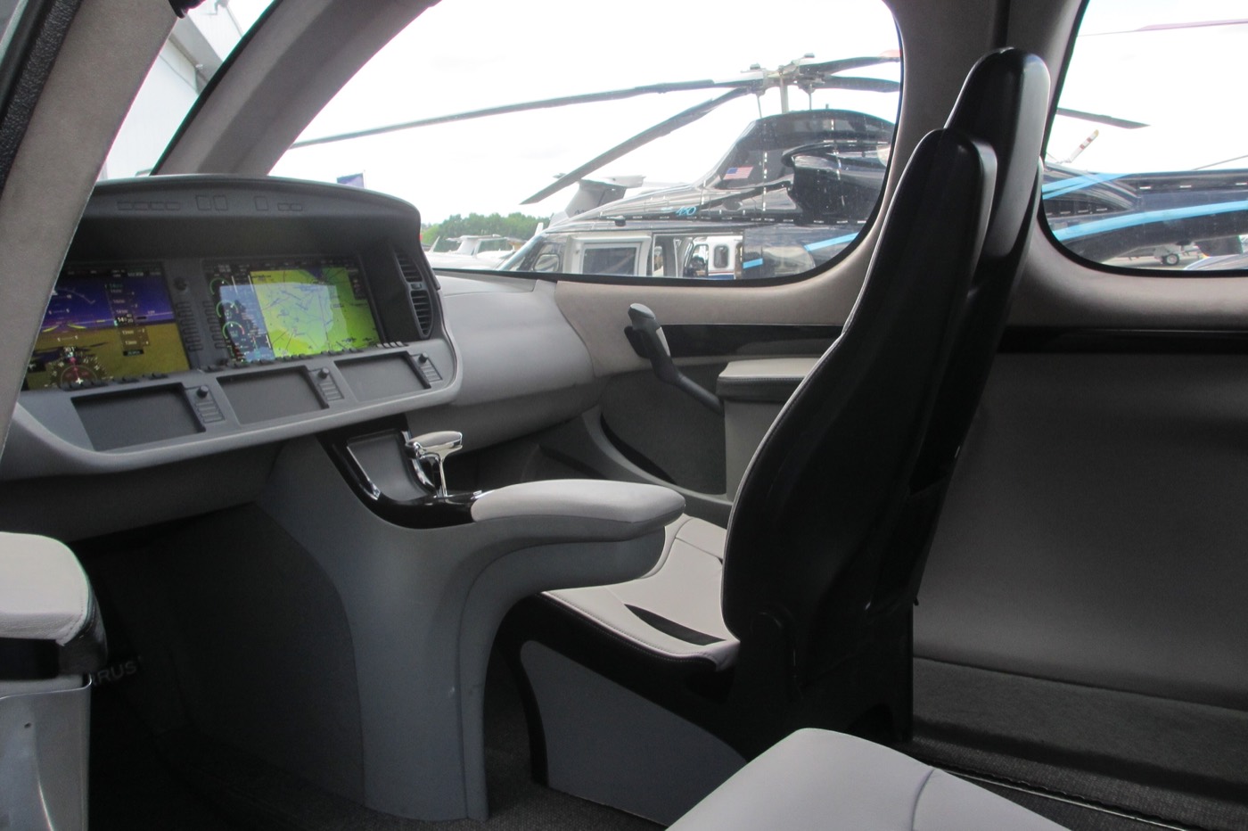 Cirrus Vision Jet SF50 — салон