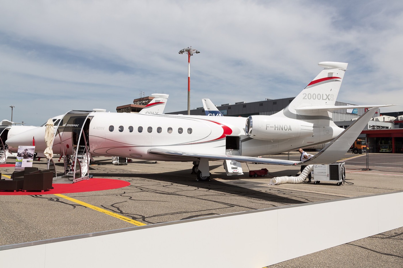 Dassault Falcon 2000 — экстерьер
