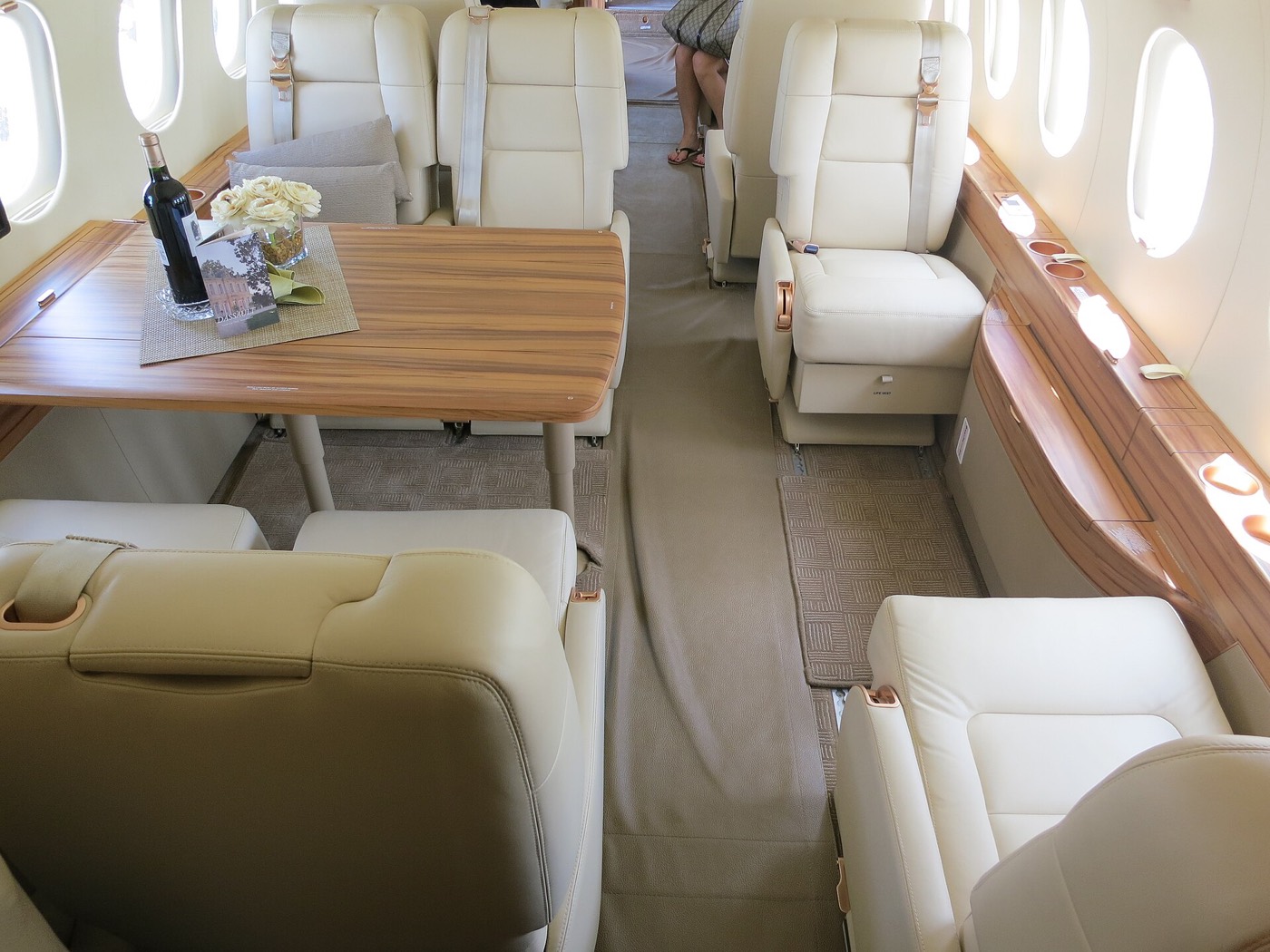 Dassault Falcon 2000 — салон