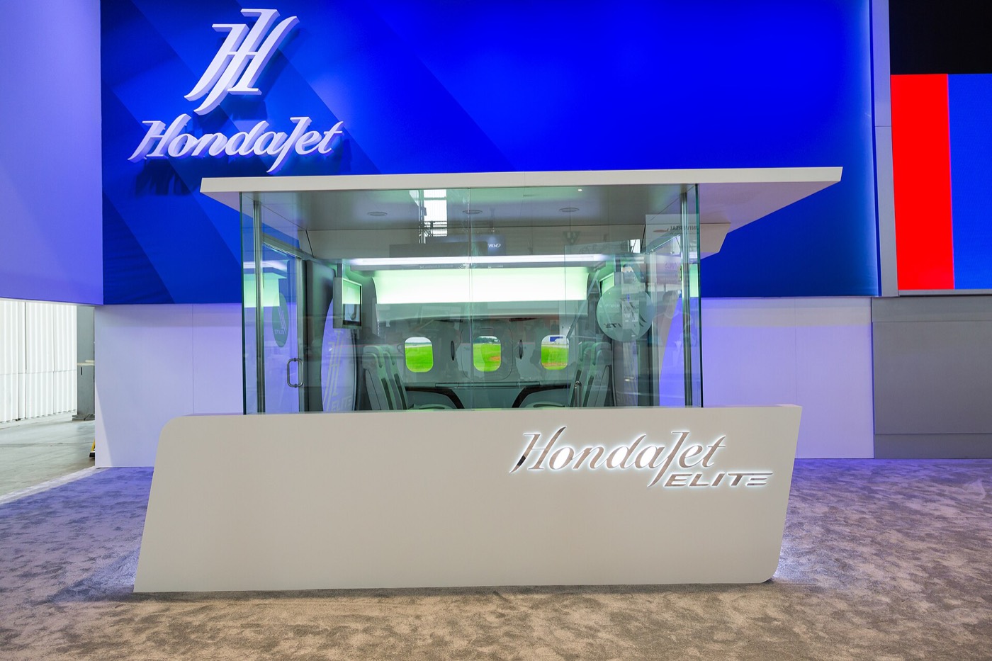 HondaJet HA-420 — салон