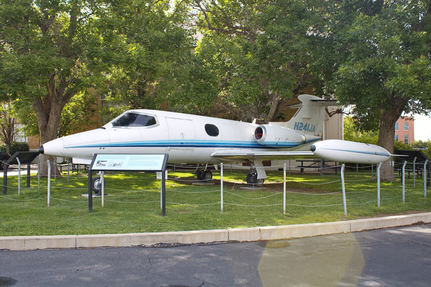 Learjet 24 — экстерьер