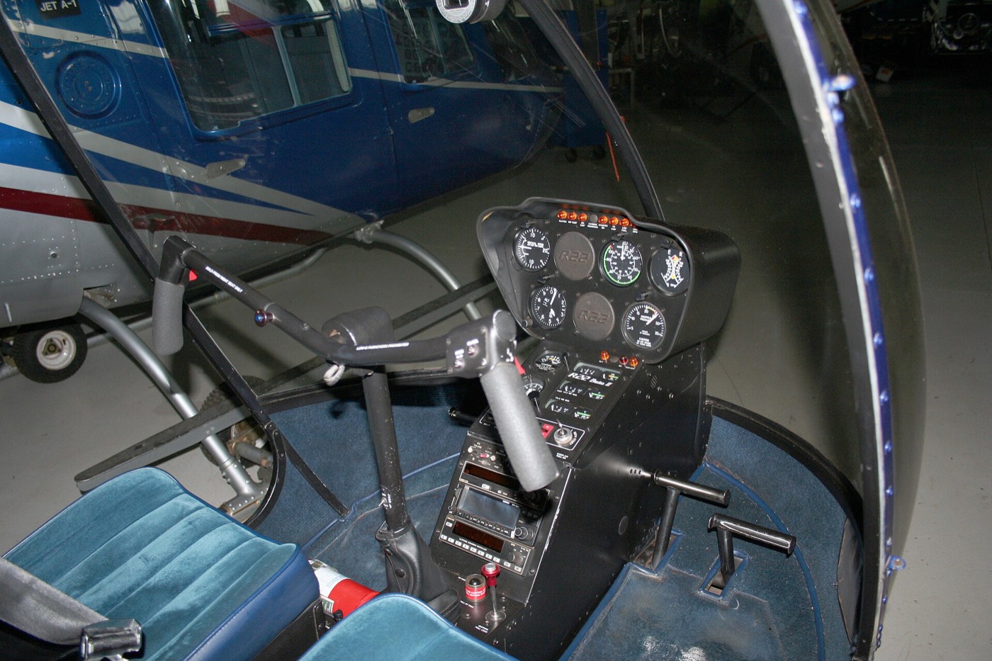Robinson R22 — салон
