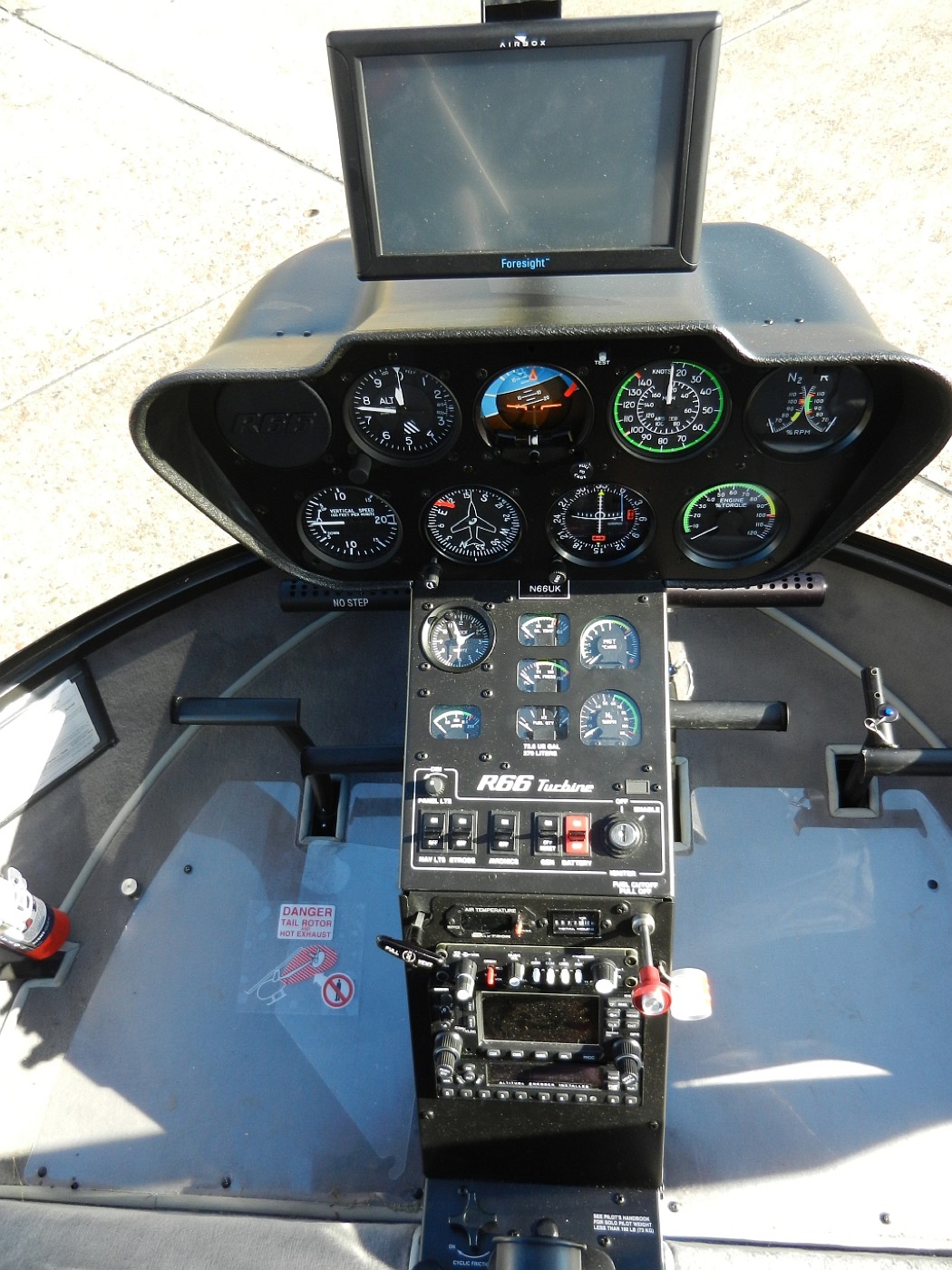 Robinson R66 — салон